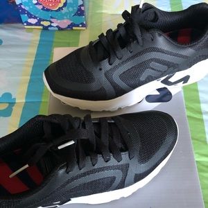 Fila brand tennis shoes